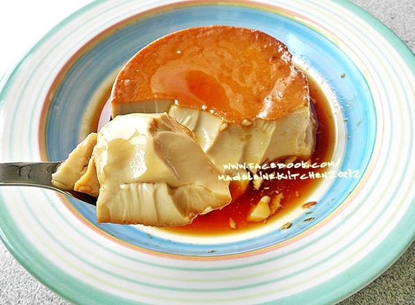 眾多的布丁配方中..有的只用全蛋有的蛋黃較多,差別在若使用的是全蛋,口感細嫩和蒸蛋是差不多的! 倘若蛋黃較多..因蛋黃的乳化效果使然~ 口感較綿密,端看個人喜好。(若欲使用全蛋製作,本食譜配方可改成全蛋4個)。