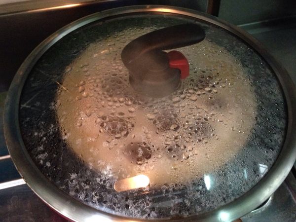 1.蓋上鍋蓋中大火煮個15分鍾後關火
2.燜個5分鍾