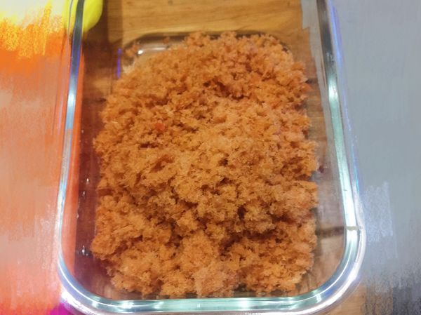 炒好的鮭魚鬆可以冰冰箱，一樣盡量2個星期食用完畢