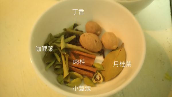 原狀香料內容：丁香和小荳蔻風味強烈、所以放一點點便可(自己有加了肉豆蔻)
※ 每個食譜用的香料可能不同，會使用香料的朋友可以自己配方