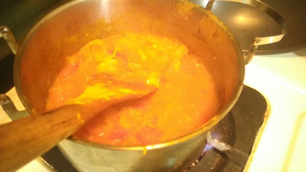 放入切好的番茄丁，慢慢煮至軟爛