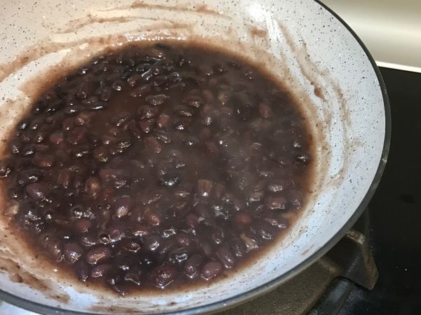 灑點鹽巴提味才不會甜到過酸了