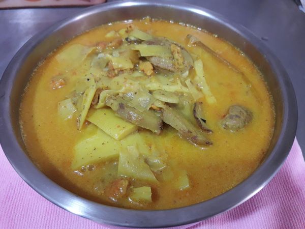 20分鐘後，準備一個碗或是鍋子
可以享用香濃的咖哩筍子了喔。
加油麵更棒喔，很入味