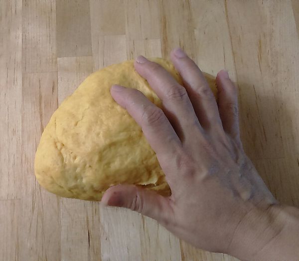 成糰後反復揉麵20分鐘以上
撐開會有薄膜即可