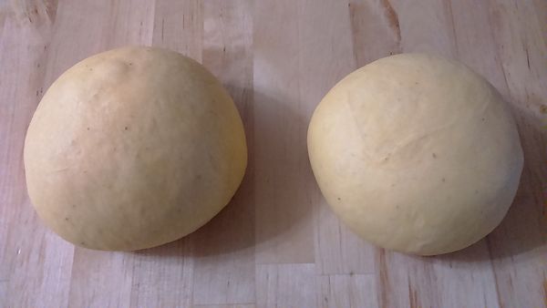 先稱重再平均分成兩糰滾圓