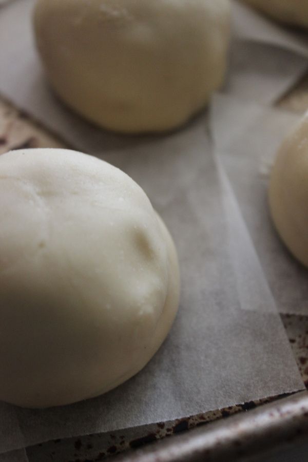 發酵至手壓下去有淡淡的指紋,回彈速度非常慢!最後指紋剩下淺淺的!!不是一壓就馬上回彈!也不是一壓就凹陷下去不會回彈!!