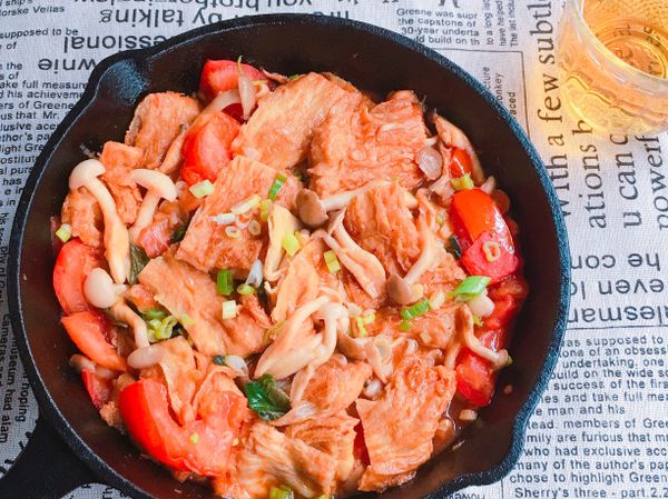 美味開動🎉🎉🎉菇菇滑溜溜～豆包好Juicy💕，可以配2碗飯啦～