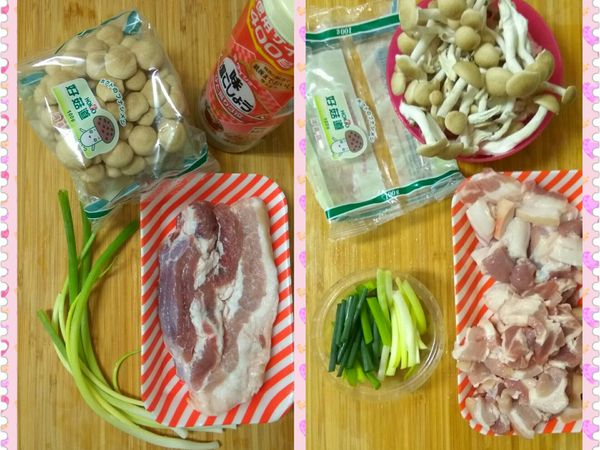 食材準備：
鴻禧菇拆開，切除根部，掰開備用
五花肉洗淨切片，厚度約0.3～0.5公分
蔥洗淨切段，蔥白蔥綠分開