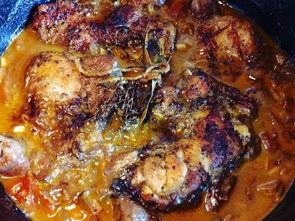 耐心等候一個小時後，香的不得了！
雞腿已經非常軟嫩了