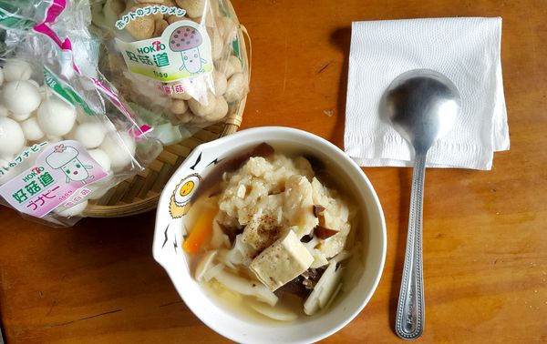 上桌前灑上胡椒粉，多點胡椒味~~