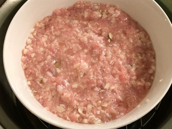 1.放入電鍋燜煮，外鍋放1.5米水杯的水
2.按下按鈕
3.跳起後燜個10～15分鐘