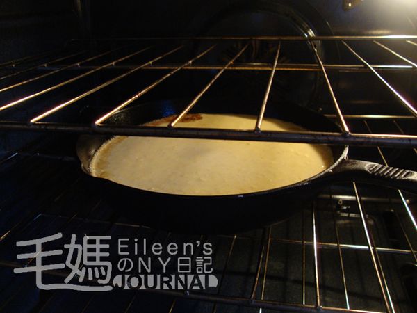 倒麵包混合液入鑄鐵鍋, 放入烤箱烤20分鐘