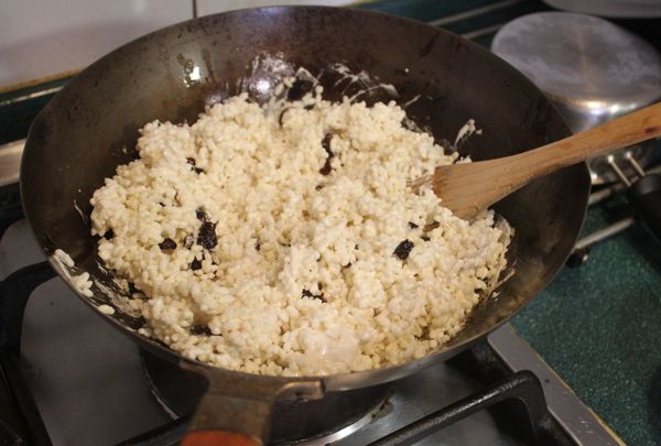 拌好，米粒都沾上了糖漿。