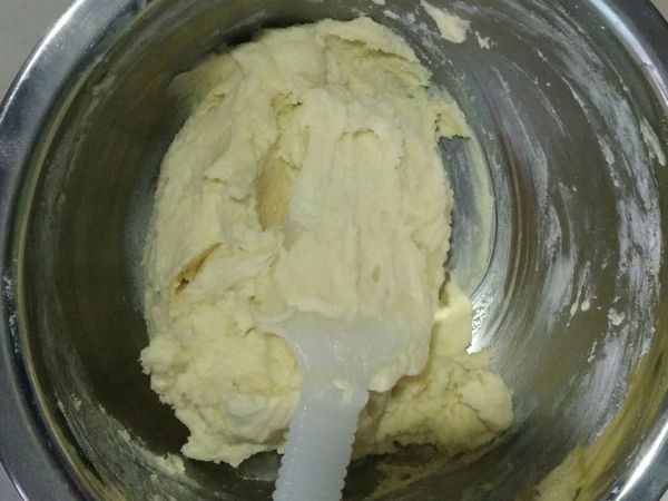 最后倒入牛奶完成。