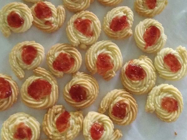 20分钟后，刚烤好是软的，冷后就会硬，吃起来酥酥的。