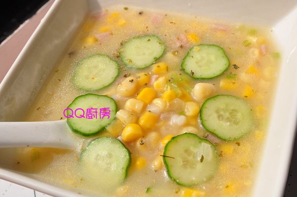 把小黃瓜鋪在最上層...可愛上桌享用