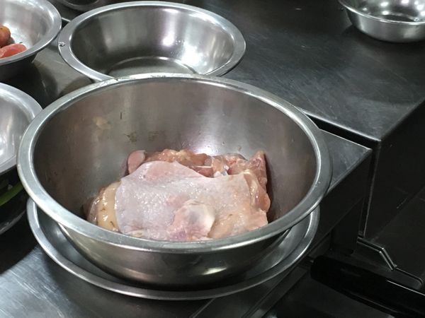 醃漬 百里香 鹽 胡椒 適量水與油