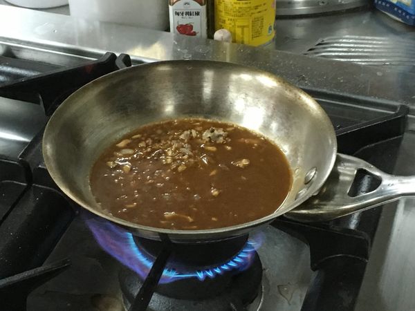 醬汁
牛濃沙司醬加入奶油與內餡
濃縮