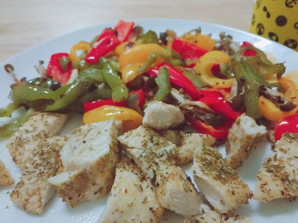 烤箱250度預熱10分鐘，食材進烤箱20分鐘即完成