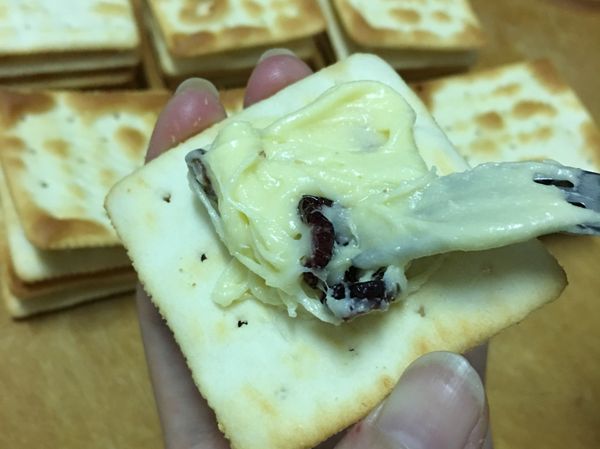 奶Q餡夾入餅乾即可