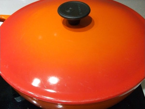 湯汁滾後關小火蓋上蓋子煮15分鐘