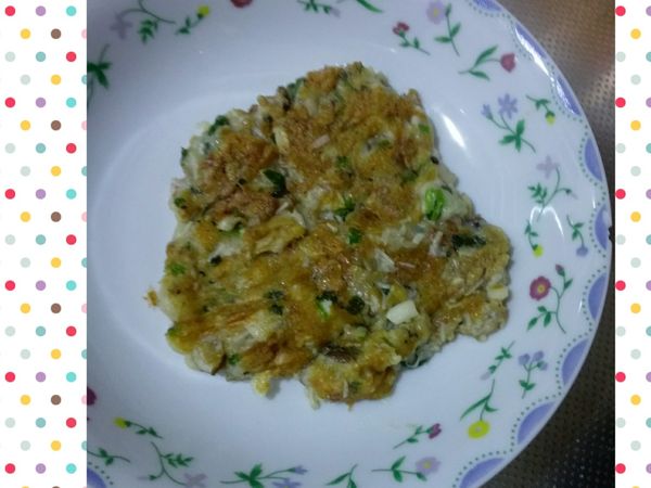 多餘的餡料可以加入麵粉，下鍋煎成煎餅，喜歡吃蛋的也可以再加一顆蛋。