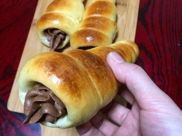 把餡料擠進去就完成了。