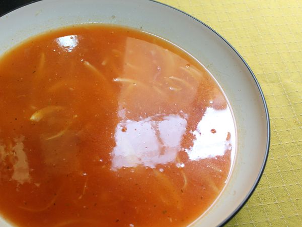 倒入清水及高湯改轉中大火煮滾