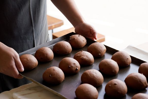 溫度約35℃環境進行最後發酵約60分鐘(當麵糰發至約2倍大即可進行烤焙囉！)。