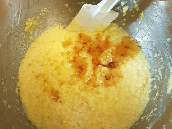 加入檸檬汁.蜂蜜.檸檬屑拌勻後