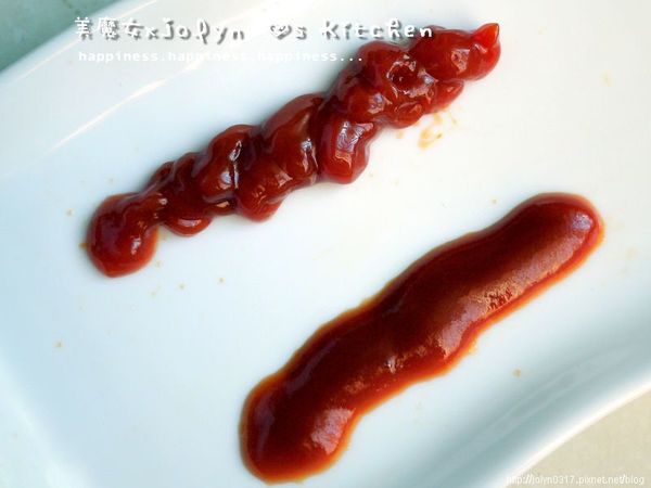 今天[調味]主角~「亨氏番茄醬 」100%純天然的稠度/顏色，在眾多巿售番茄醬中勝出，上行為~「亨氏番茄醬 」下行為其他牌