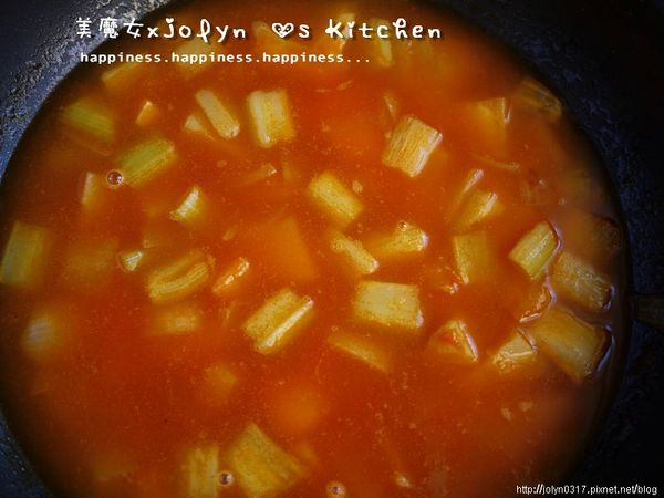 再加入鰹魚粉1小匙／水600cc，以小火悶煮15分鐘後