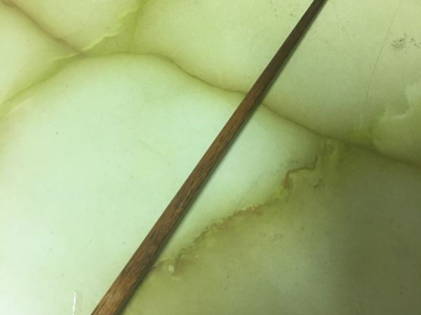 再放入電鍋裡蒸
可以在鍋蓋下放一隻筷子
蒸大概15分鐘左右（依照容器大小去計）