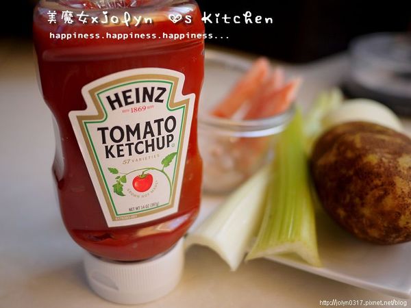 「Heinz番茄醬」酸酸甜甜的口感, 是小朋友開胃的秘訣!
另外「倒立瓶」的容器，讓番茄醬好擠多了，超貼心^^