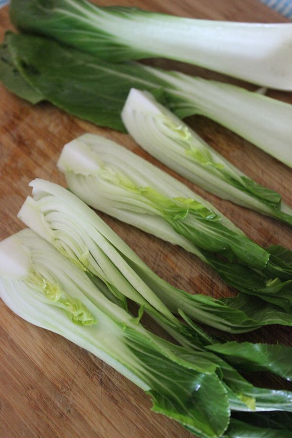 製作這道菜時,我喜歡將菜心部分切成四等份,上桌比較好看!不會雜亂一團