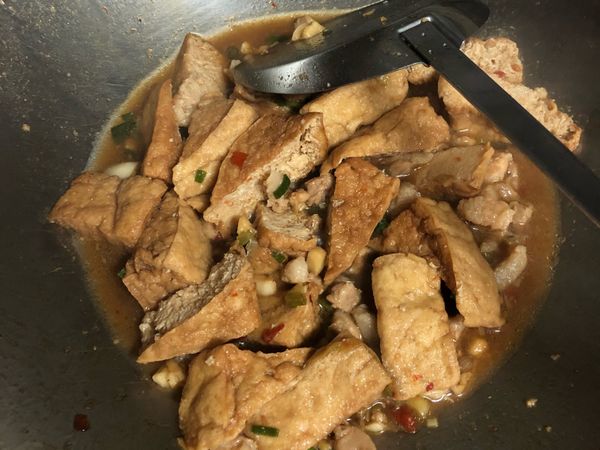 起鍋前用少許的太白粉水勾薄芡即可