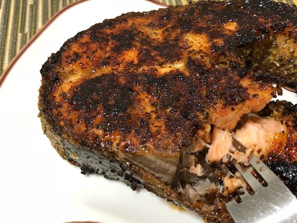 因為香料的關係導致黑黑的，別擔心不是「臭灰搭」，蒙特羅香氣棒棒～