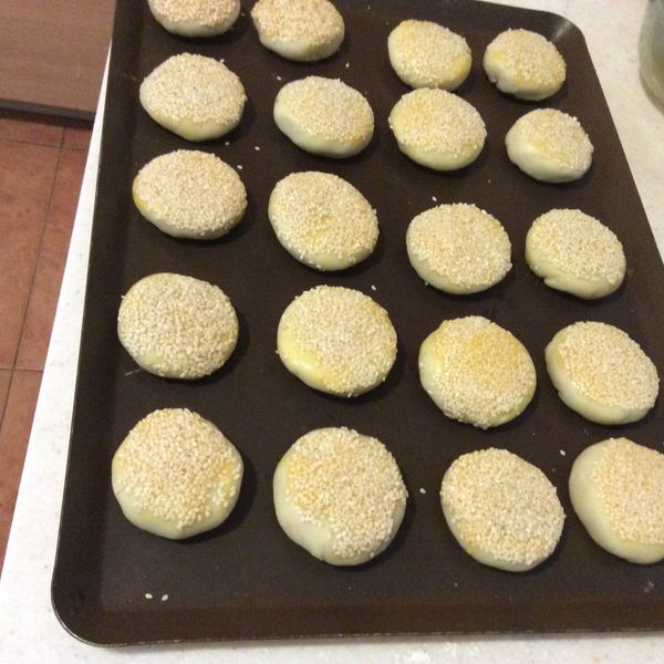 烤箱預熱上火180度下火200度烤20分鐘即可。烤的過程到10多分時若已膨脹就將上火關小（約150）、以防上皮爆裂影嚮成品的完整性。