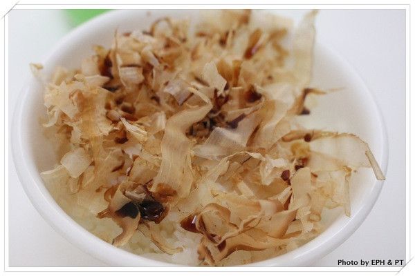 添一碗熱騰騰的白飯。