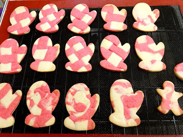 出爐移至烤網放涼。