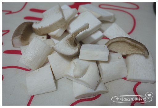 杏鮑菇切小片。