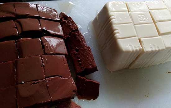 鴨血、嫩豆腐各剁/切成小塊備用（我沒剁刀，鴨血是用切的，所以切面很醜xd）