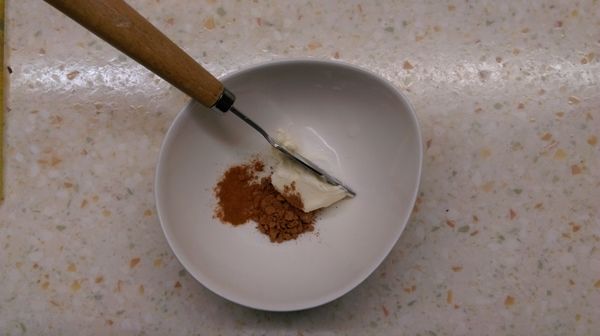 奶油乳酪、糖、水、可可粉攪拌均勻