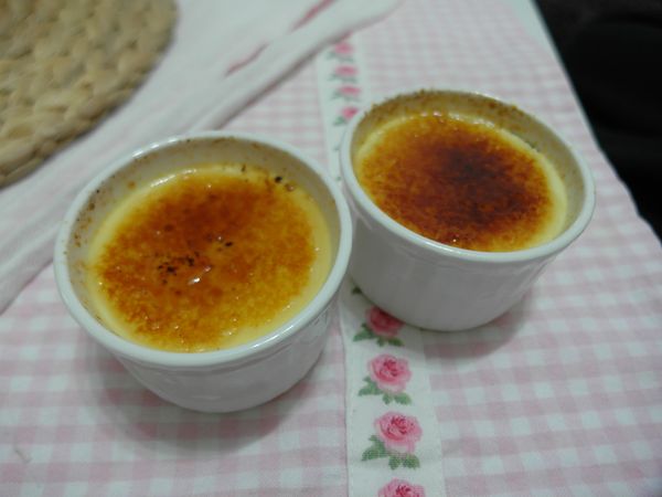 好囉，可以吃囉。
更講究點還可以加上一小匙果醬，顏色更漂亮。