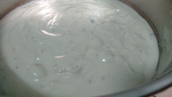 取內鍋倒入金寶新英倫蛤蜊濃湯1罐。