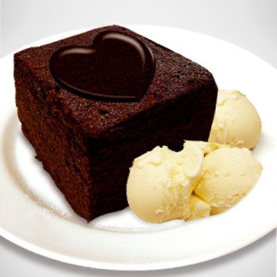 放涼後於麵包上層淋上「雀巢巧克力醬」即為可口的濃醇布朗尼。