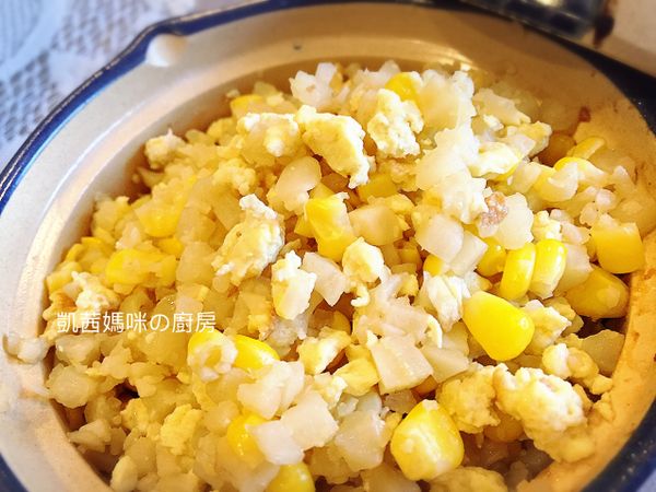 盛盤享用美食。