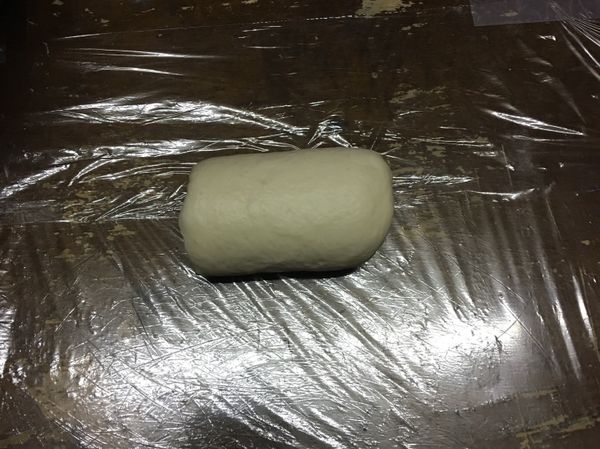 捲起來  麵糰下方捏一捏