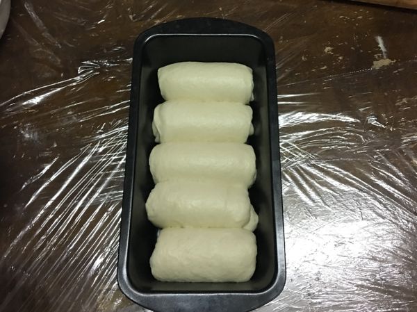 放入模具正中間  依續放入麵糰
放入蒸籠鍋30～50分鐘（最後發酵38度）