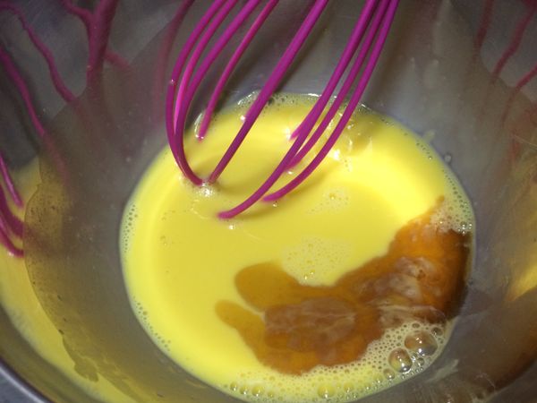 再加入香草精拌勻。（可省略）